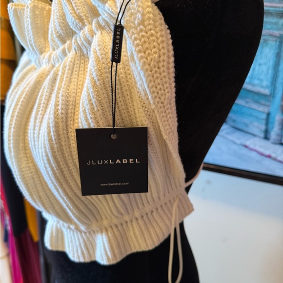 JLUXLABEL Off-White Ribbed Crop Top - Picture 2 of 6